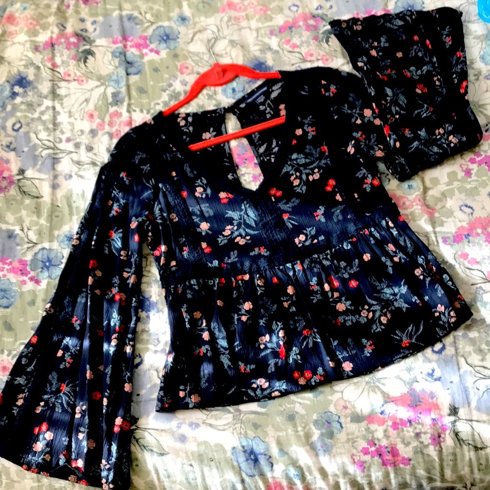 American Eagle Outfitters Flared Sleeve Top-NWOT